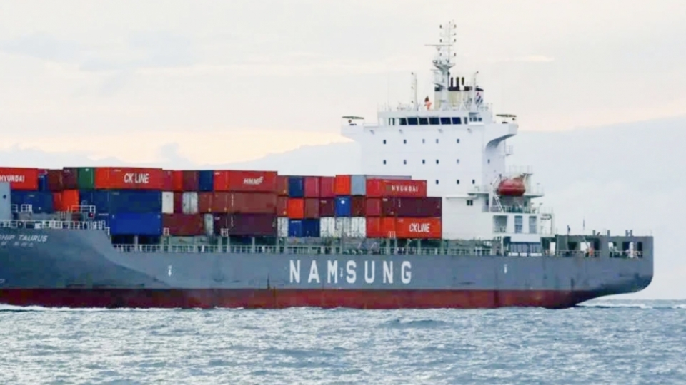 Foreign vessel aids rescue of 11 Vietnamese fishermen in maritime incident